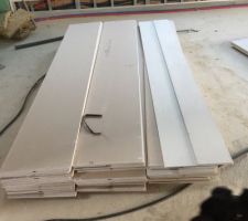 Profil&eacute;s pour les plinthes au fil du mur