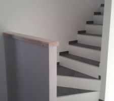 Carrelage fini_Escalier 1/4 tournant