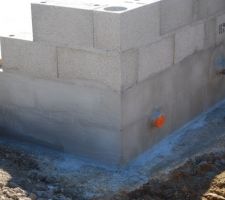 L'enduit hydrofuge à l'extérieur