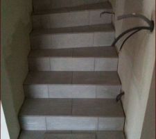 16 septembre : les escaliers sont carrel&eacute;s