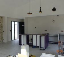 Meubles de cuisine positionnés...la finition est blanc mat!!