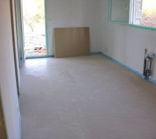 Ca y est, la chape Raddifluid C (chape anhydrite) est seche...dommage qu'il faille la cacher sous le carrelage ...