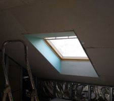 Habillages premier velux du séjour.