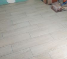 Pose du carrelage et joints terminés.