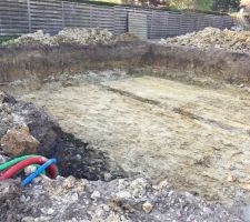 Trou termin&eacute;, d&eacute;but des fondations