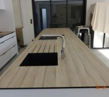 Ilot cental, evier incorporé.