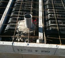 Maille de fer sur les entrevous avant de couler