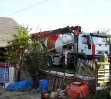 Camion pompe pour couller la dalle du R 1