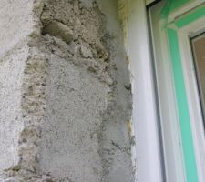 Alors là, j'ai trouvé, je pose le crépis sur la partie qui s'enlève du guide volet roulant !