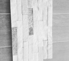 Parement pierre pour le coffrage du wc et en credence du lave main