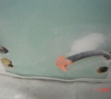 Dans la douche du RDC , L&agrave; ou doit &ecirc;tre install&eacute; le radiateur Le placo est d&eacute;fonc&eacute;.
Je cite : le plombier va arranger &ccedil;a lors du montage du radiateur
A bon ?