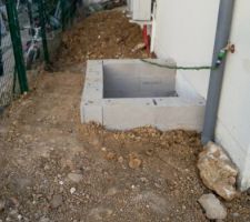 Le trou d'homme pour le vide sanitaire.