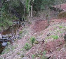 La rivière avec l'accès réalisé par Thierry
