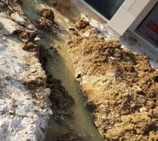 Gros problème sur le terrassement, les gaines n'étaient pas à la profondeur réglementaire, il faut tout refaire.