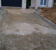 Terrassement terminé et préparation pour le goudron.