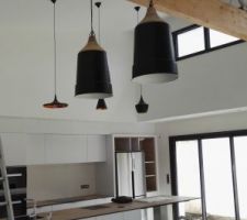 Luminaire au dessus table de salon