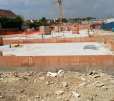 Lot 40 de cot&eacute; droit salon + lots de 39-30 en arri&egrave;re-plan