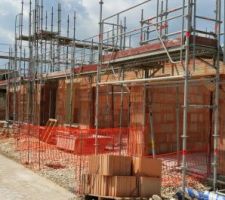 Maisons  29, 28 (27 au fond) cot&eacute; en face  garage 45&deg;