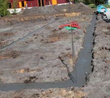 Le ma&ccedil;on travail bien, &ccedil;a sent l'exp&eacute;rience " piscine"