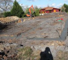 Le ma&ccedil;on travail bien, &ccedil;a sent l'exp&eacute;rience " piscine"