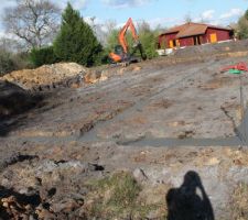Le ma&ccedil;on travail bien, &ccedil;a sent l'exp&eacute;rience " piscine"