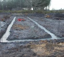 Le ma&ccedil;on travail bien, &ccedil;a sent l'exp&eacute;rience " piscine"