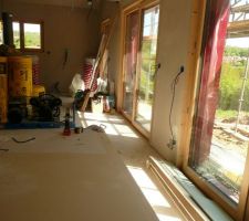 Vue de la pièce principale, électricité en cours