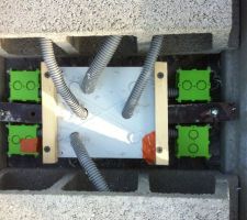 Boite de dérivation électrique dans dalle
