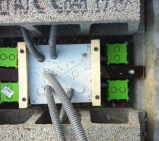 Boite de dérivation électrique dans dalle