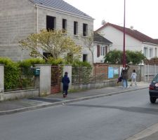 Ballade du samedi après-midi, en famille! Découverte de la toiture! Enfin, la forme définitive de la maison!