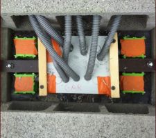 Boite de dérivation électrique dans dalle