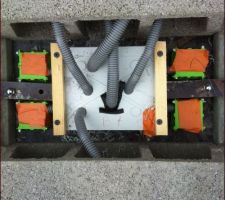 Boite de dérivation électrique dans dalle