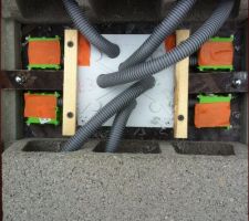 Boite de dérivation électrique dans dalle