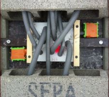 Boite de dérivation électrique dans dalle