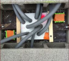 Boite de dérivation électrique dans dalle