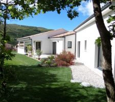 Tour du jardin en ce 1er mai (allée est)