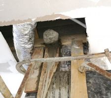 Poteau porteur : Coffrage du nouveau poteau avec l'aide de l'ancien
Reprise du ferraillage dans la dalle et le poteau b&eacute;ton