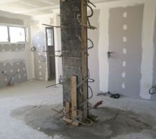 Poteau porteur : Coffrage du nouveau poteau avec l'aide de l'ancien
Reprise du ferraillage dans la dalle et le poteau b&eacute;ton