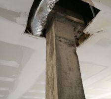 Poteau porteur : Nouveau poteau d&eacute;coffr&eacute; et l'ancien disqu&eacute; et d&eacute;moli