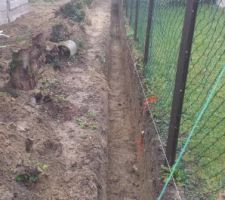 Mur de s&eacute;paration avec le voisin, c'est papa avec ses 70 qui est aux commandes... l&agrave; c'est certain il n'y aura pas de pbsss

fondations &agrave; -70cm