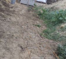 Mur de s&eacute;paration avec le voisin, c'est papa avec ses 70 qui est aux commandes... l&agrave; c'est certain il n'y aura pas de pbs