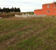 Vu du bout du jardin et 3/4 face pour la maison