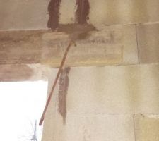 Rafistolage du linteau de la porte d'entr&eacute;e...&ccedil;a c'est du pro...