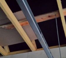 Fixation de la porte de garage... ça c'est du pro... :-(