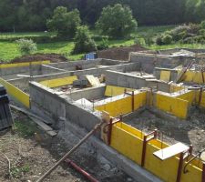 Vide sanitaire avec bloc à bancher et arase