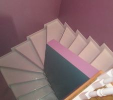 Finition plinthes d'escalier