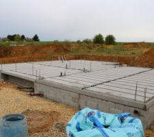 On continue avec les poutrelles et hourdis