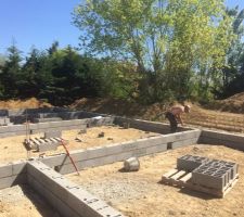 Voici notre vide sanitaire réalisé le 21 avril ,les artisans sont très sympas ,répondent à nos questions,travaillent vite et bien !