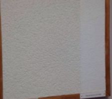 Enduit blanc avec modénatures en surepaisseur