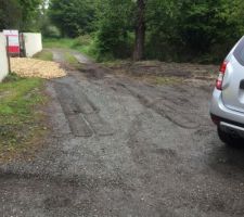 Terrain futur parking devant la Maison